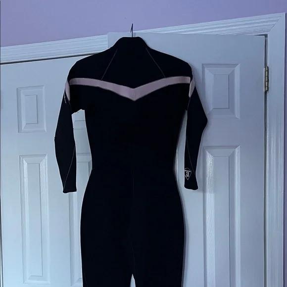 Hendersonwetsuit Size 6 3MM Black Pink